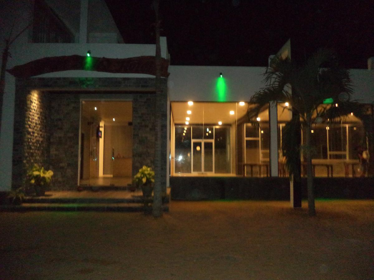 Saara Beach Hotel Marawila Exterior foto